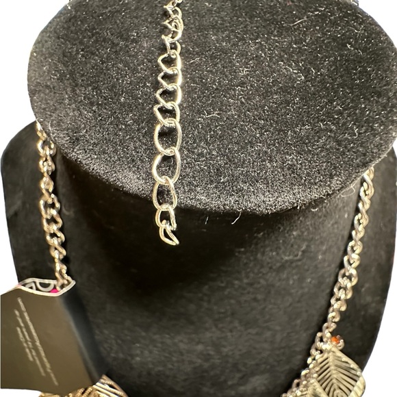 Gifted❌Paparazzi, Necklace & Earrings Set, Sivertone - Picture 5 of 9